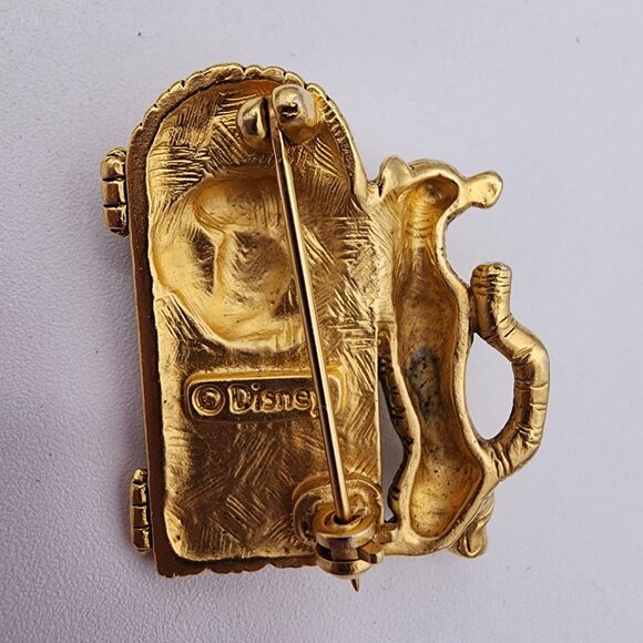 Vintage Disney Tigger Christmas Door Pin Brooch - Picture 2 of 5